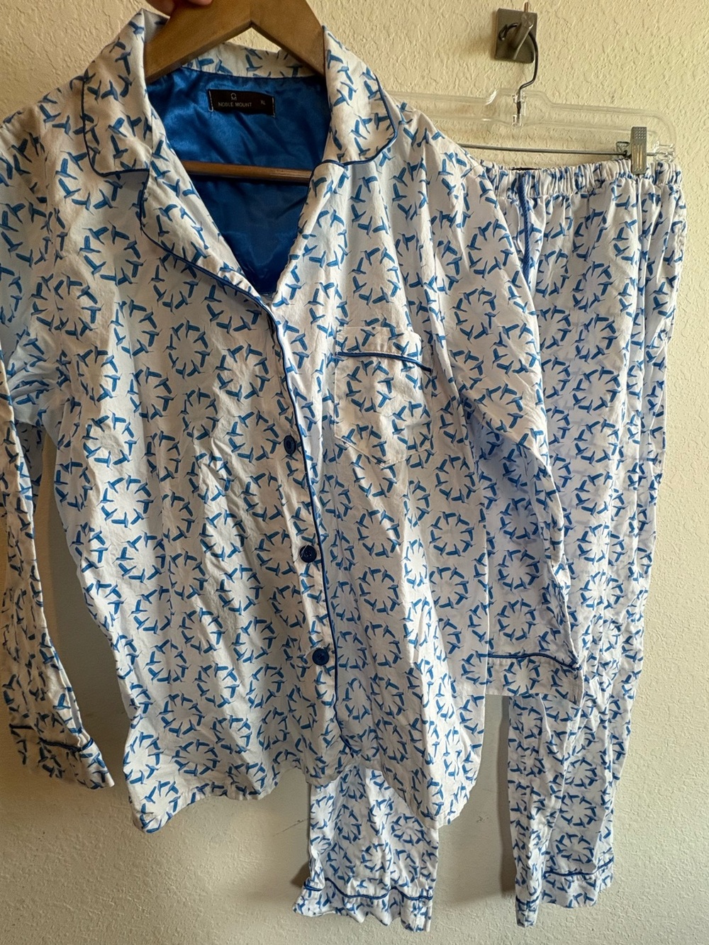 Noble Mount women’s XL pajama set white and blue geometric bird print